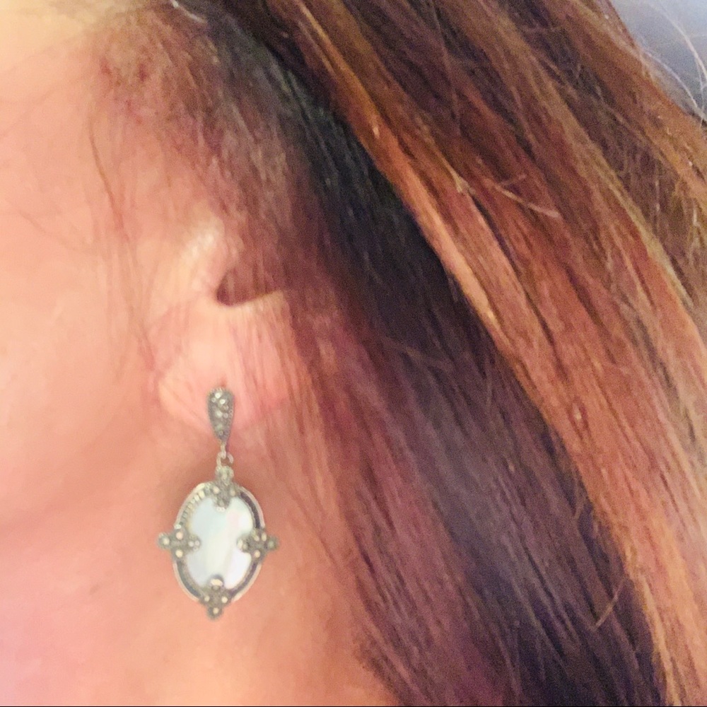 Vintage Mother of Pearl Pendant Earrings - Picture 3 of 5